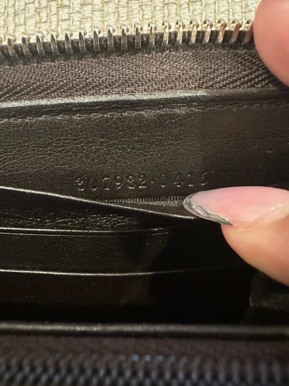 Gucci Guccissima Signature Leather Zip Around Long Wallet In Black - Picture 10 of 11